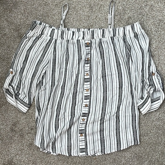 NWOT Printed Off-The-Shoulder Elbow-Sleeve Top - Picture 5 of 8